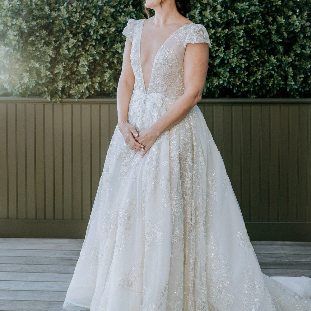 Eisen Stein Wedding Dress